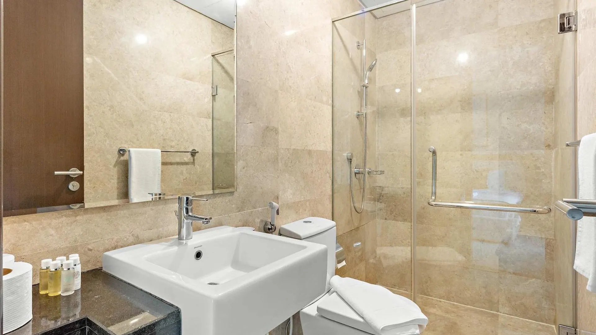Apartment Silkhaus Luxury 2Br In Marina Heights Near Canal Abu Dhabi